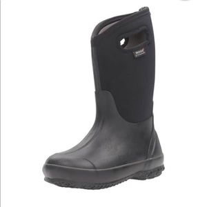 Kids lnsulated bogs all weather winter boot.